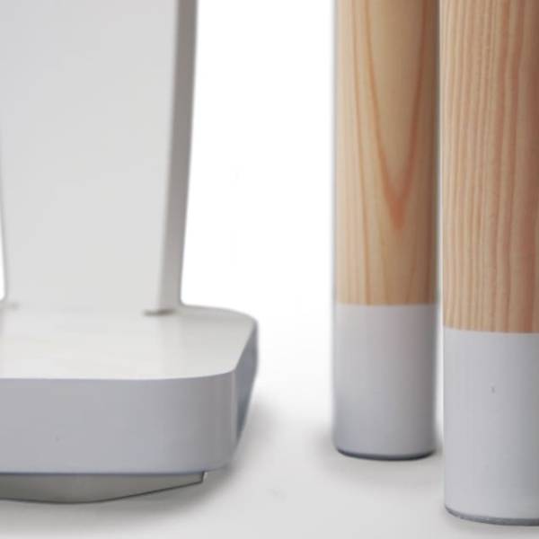 MESA CUADRADA CON 4 SILLAS DE CONEJO COLOR BLANCO